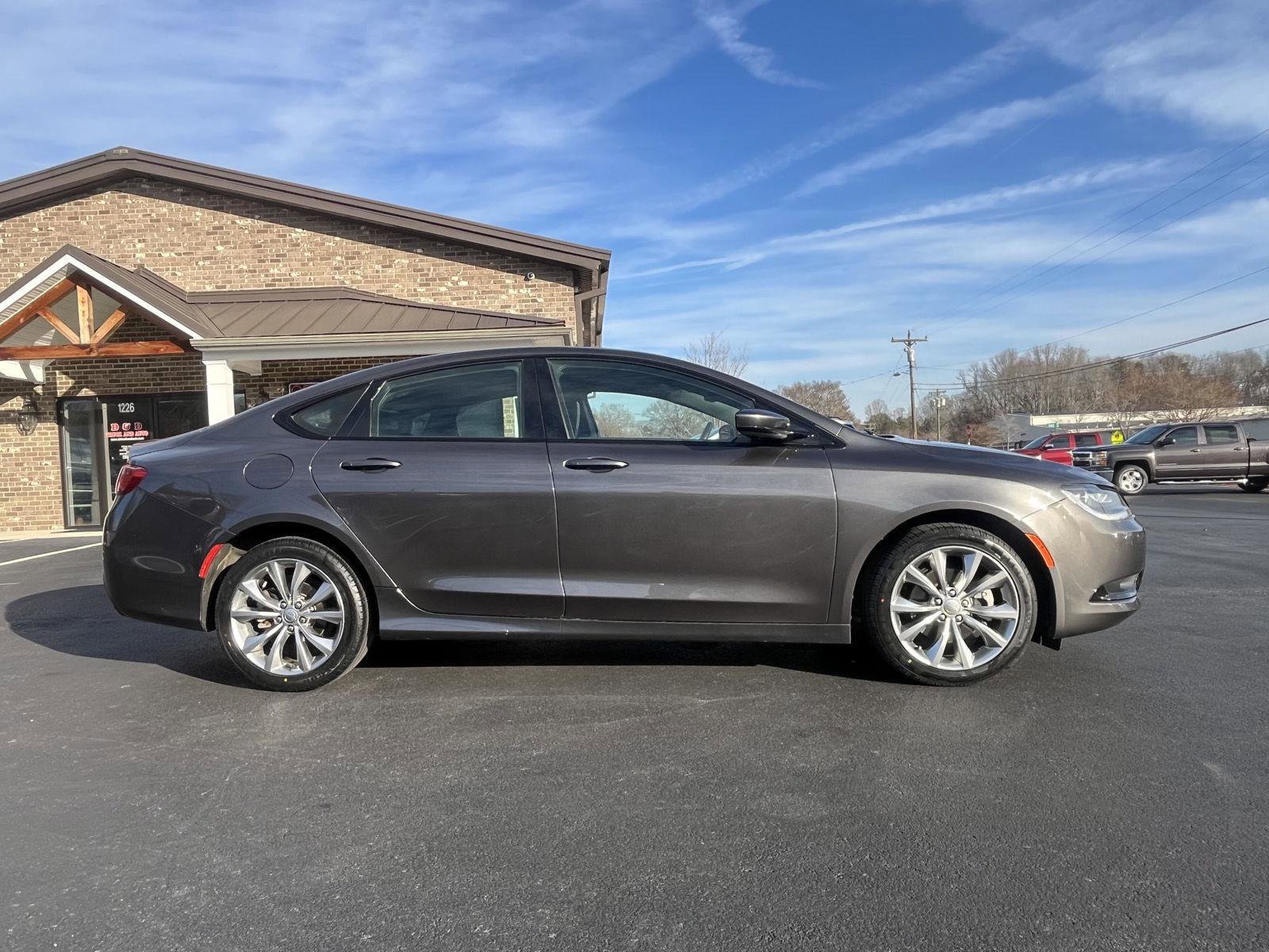 Used 2016 Chrysler 200 S w/ Comfort Group image 24