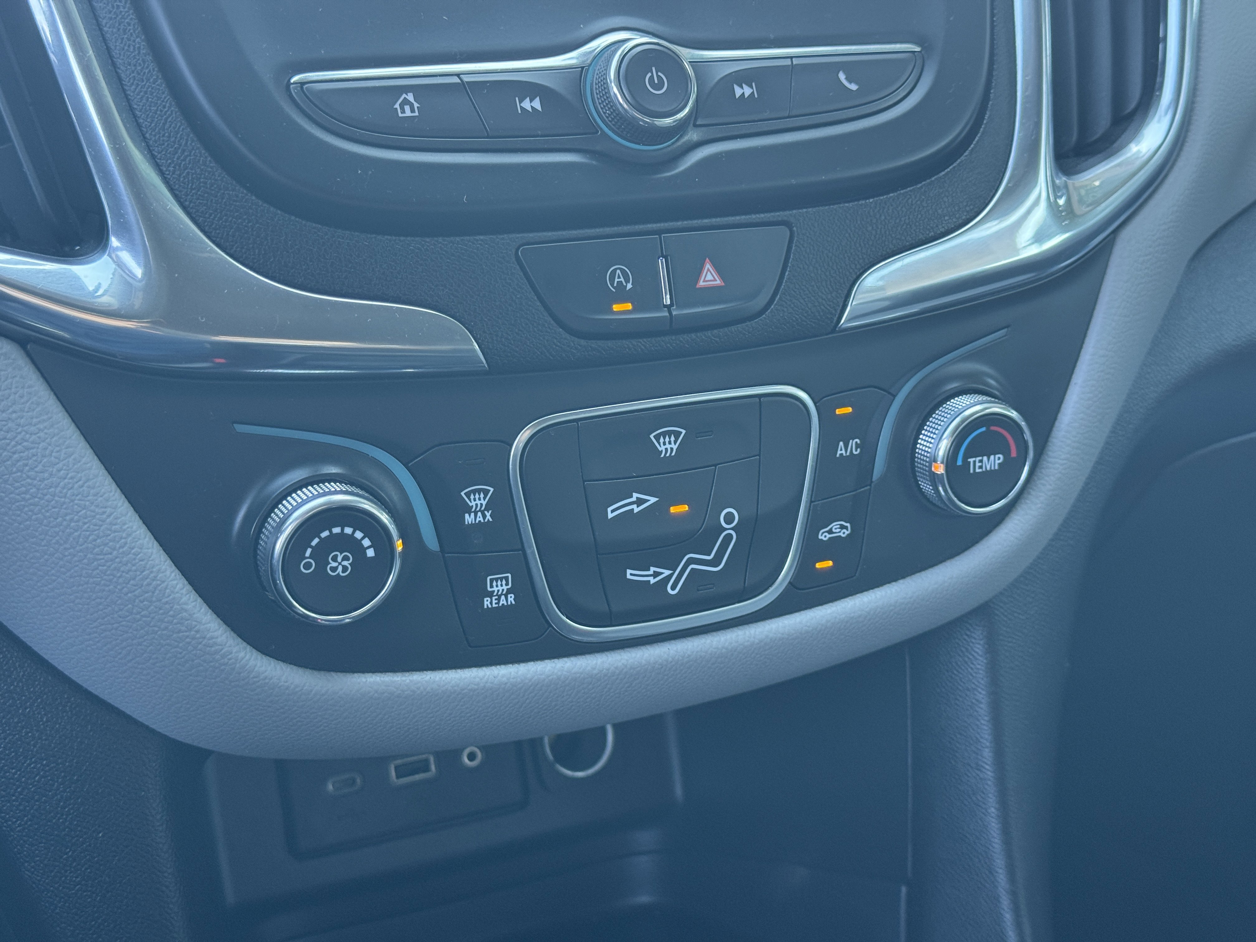 Used 2023 Chevrolet Equinox LT image 28