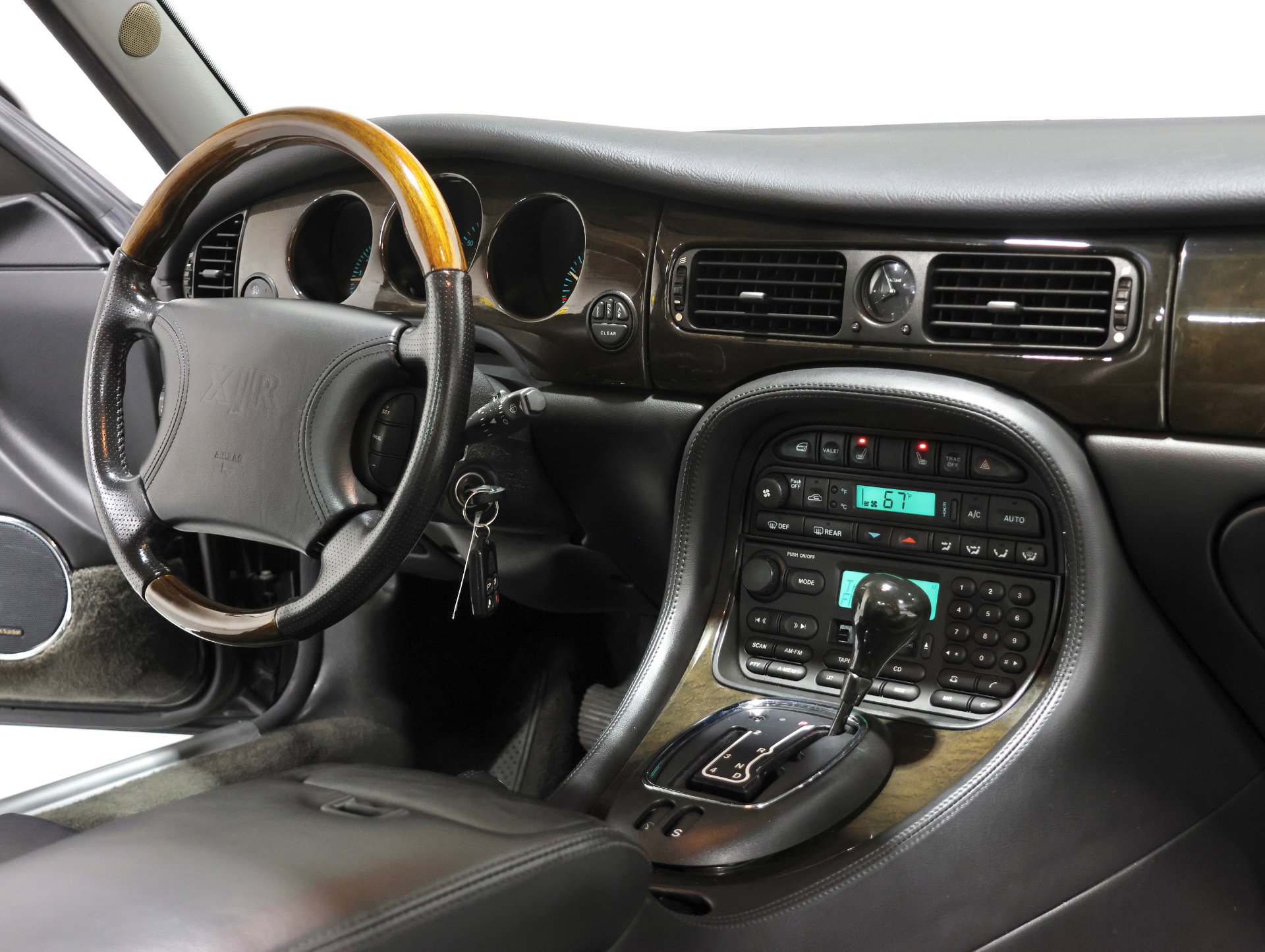 Used 1998 Jaguar XJ8 RWD image 3