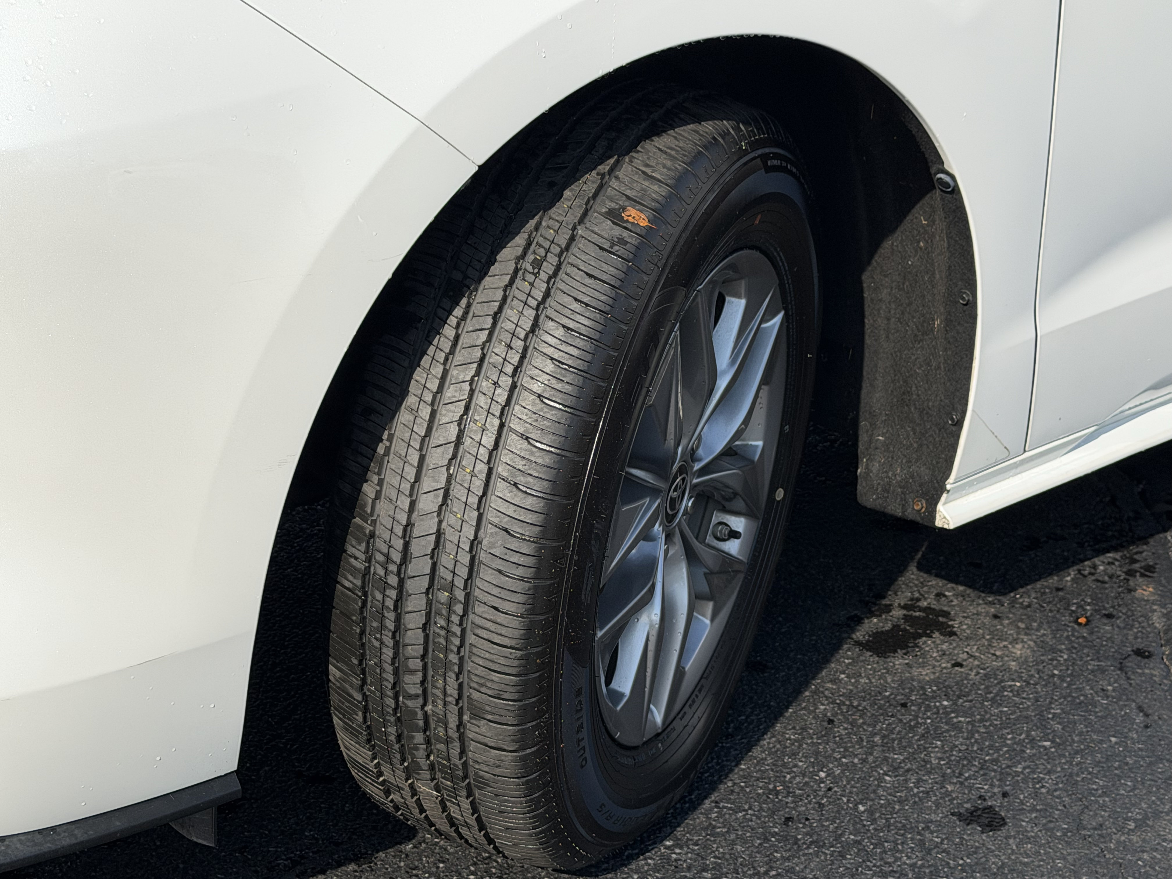 Certified 2024 Toyota Sienna XLE FWD image 11