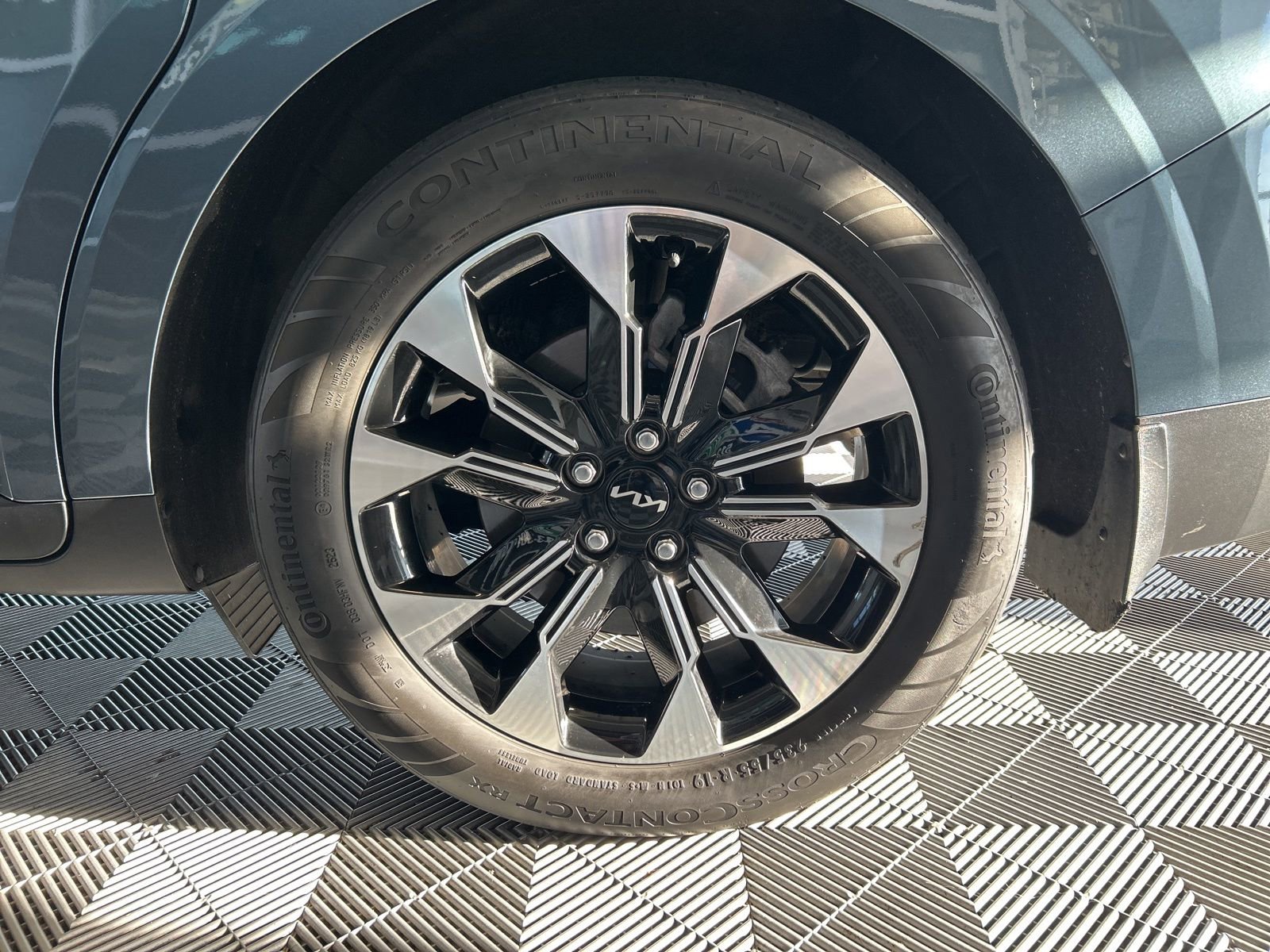 Certified 2024 Kia Carnival EX image 7