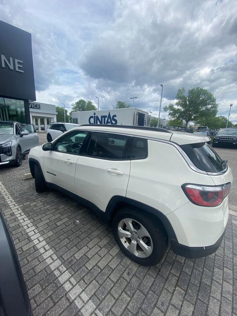 Used 2018 Jeep Compass Latitude w/ Popular Equipment Group FWD image 9
