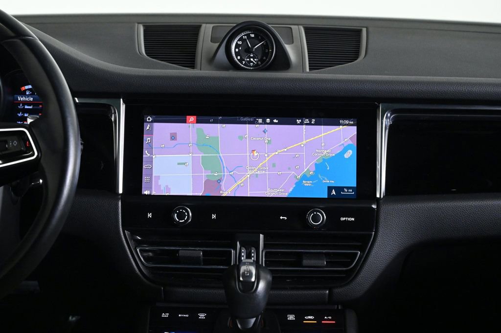 Certified 2023 Porsche Macan S image 15