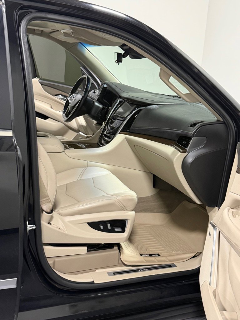 Used 2019 Cadillac Escalade ESV Luxury image 12