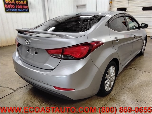 Used 2016 Hyundai Elantra SE w/ Option Group 02 FWD image 3