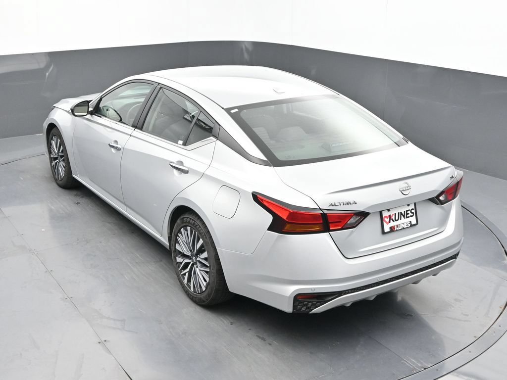 Used 2024 Nissan Altima 2.5 SV FWD image 30