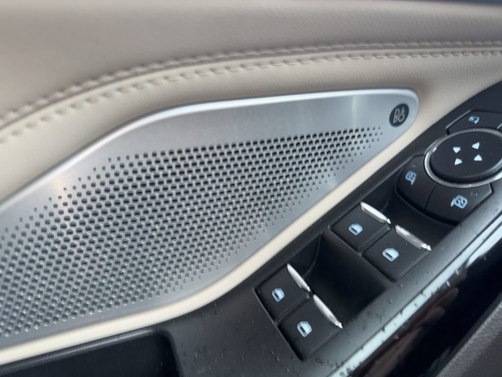 Used 2022 Ford Explorer Platinum w/ Equipment Group 601A image 4