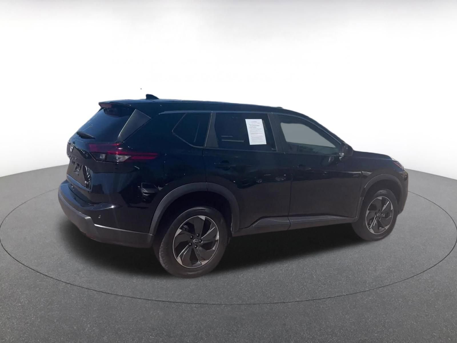 Used 2025 Nissan Rogue SV image 14
