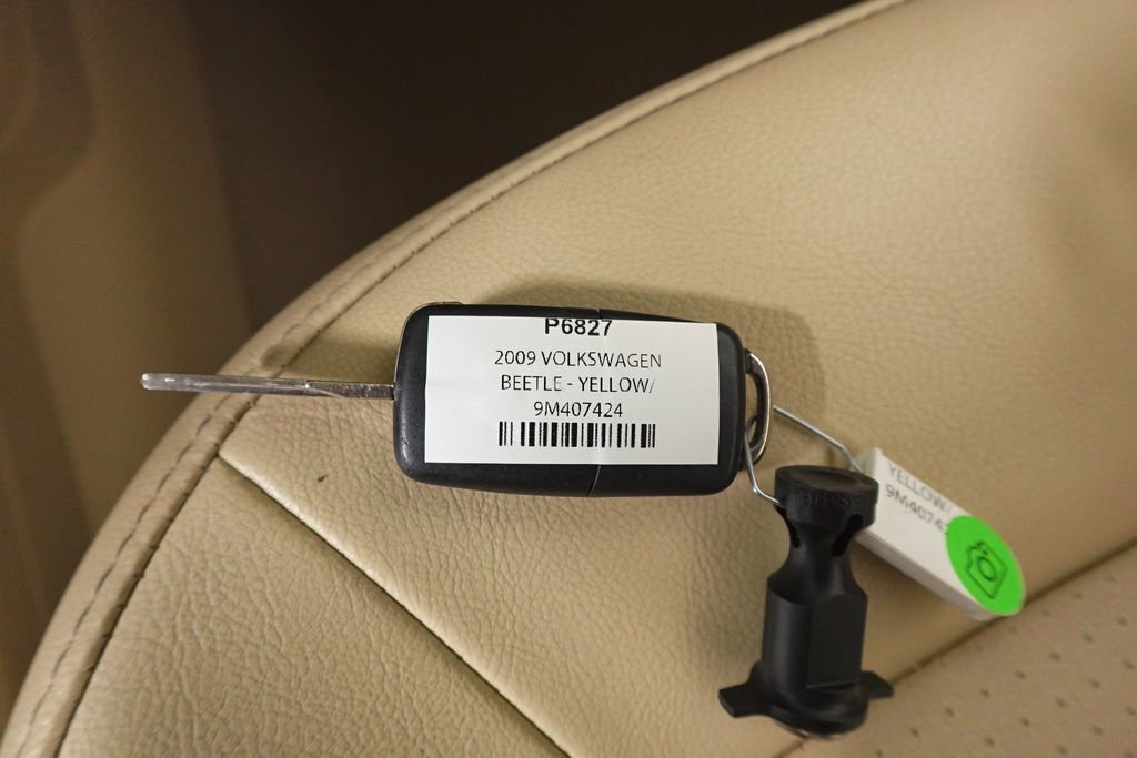 Used 2009 Volkswagen Beetle S image 25