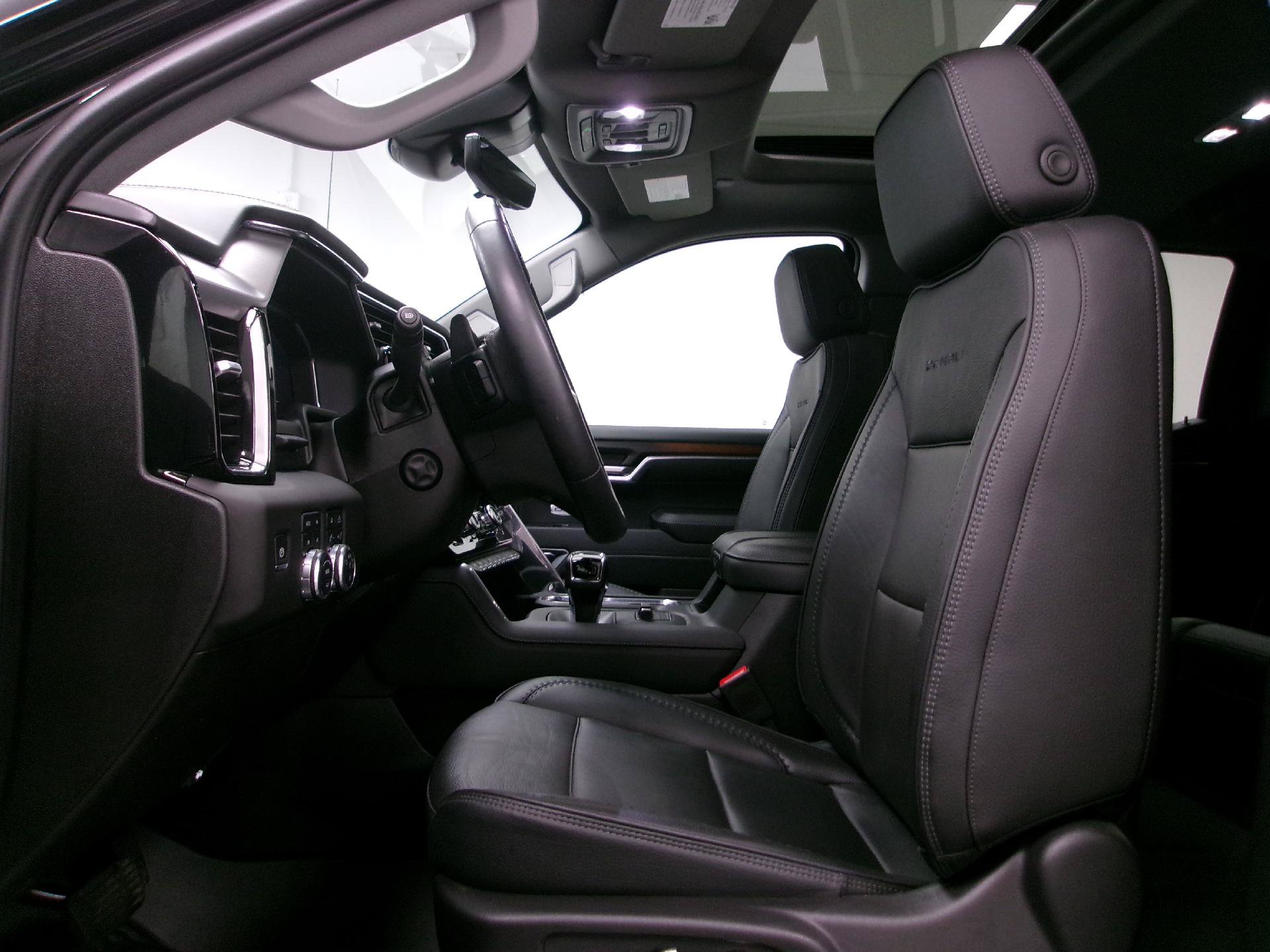Used 2025 GMC Sierra 1500 Denali AWD/4WD image 10