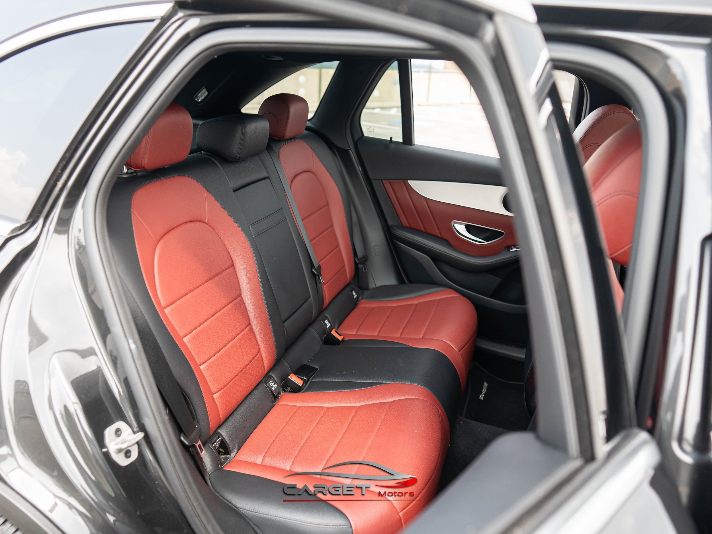 Used 2021 Mercedes-Benz GLC 300 4MATIC w/ AMG Line image 23