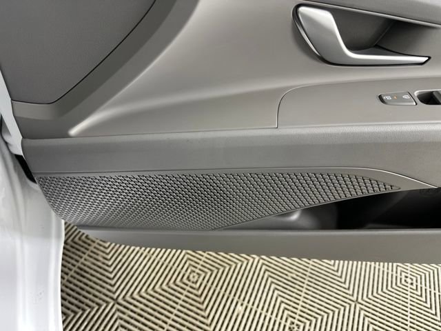 Certified 2025 Hyundai Elantra SE image 28