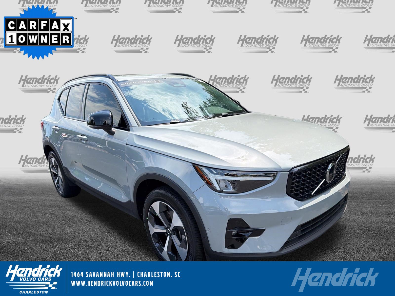 Certified 2024 Volvo XC40 B5 Plus AWD/4WD image 1