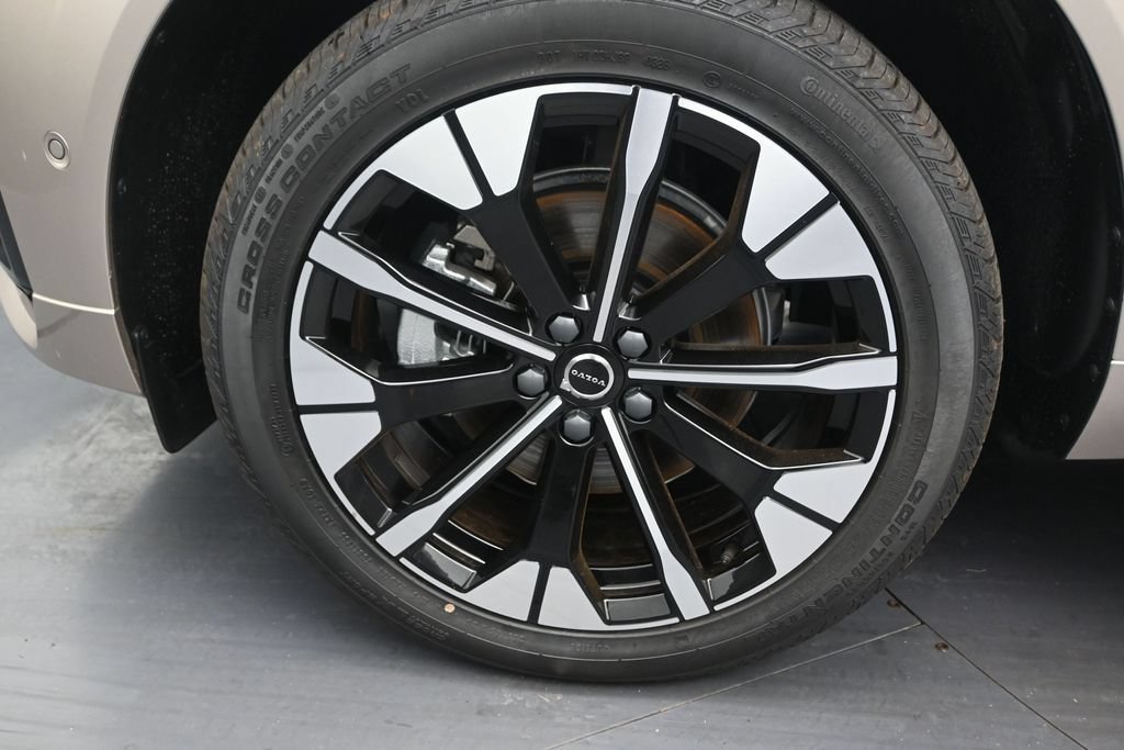 New 2026 Volvo XC60 B5 Plus AWD/4WD image 9
