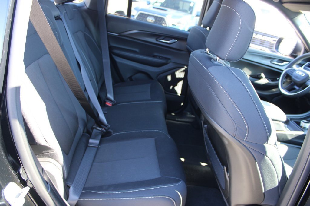 Used 2025 Jeep Grand Cherokee Laredo w/ Luxury Tech Group I image 28