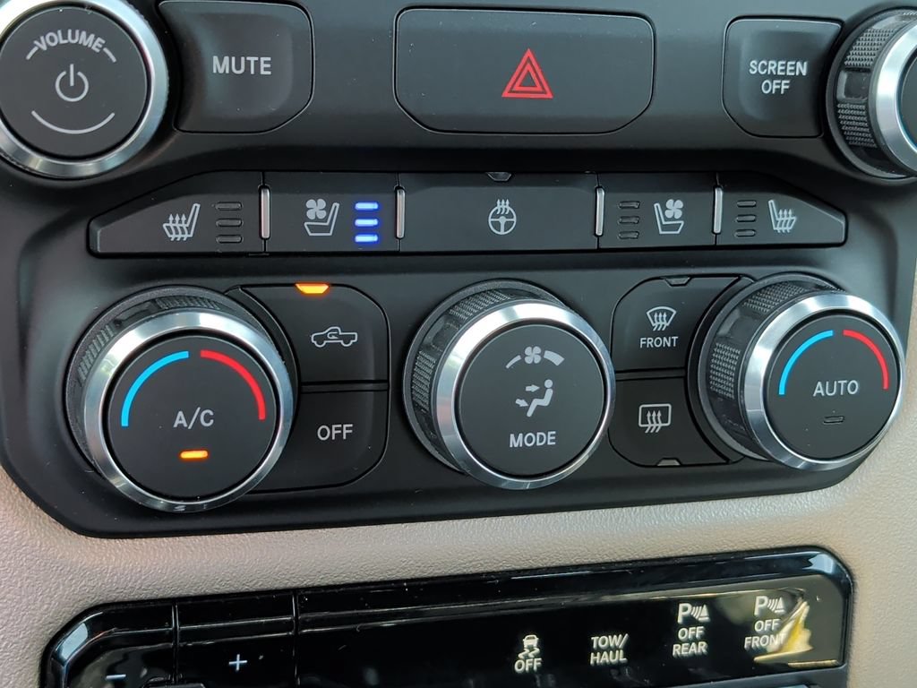 Used 2019 RAM 1500 Laramie w/ Sport Appearance Package AWD/4WD image 23