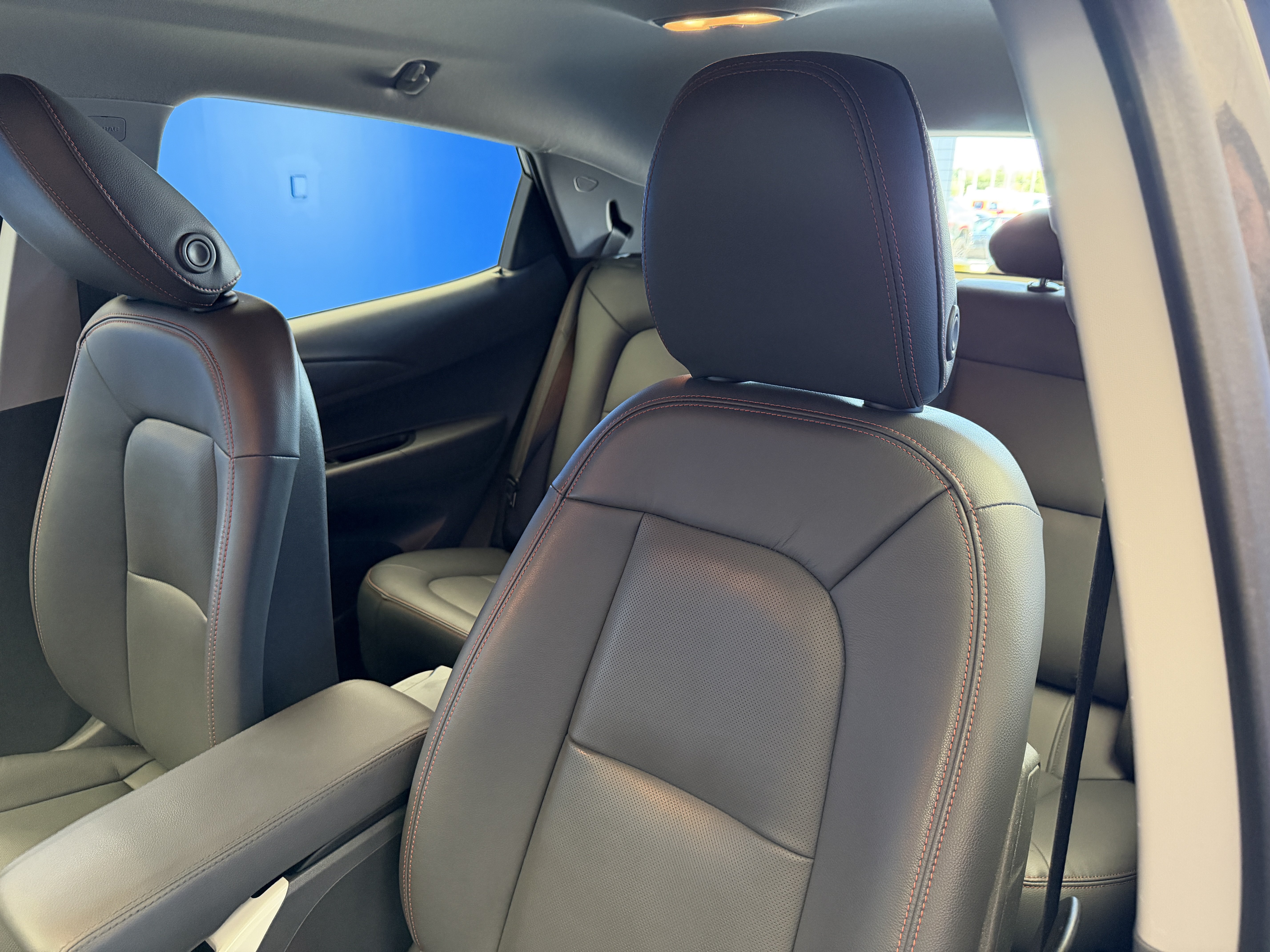 Used 2020 Chevrolet Bolt Premier w/ Infotainment Package FWD image 13