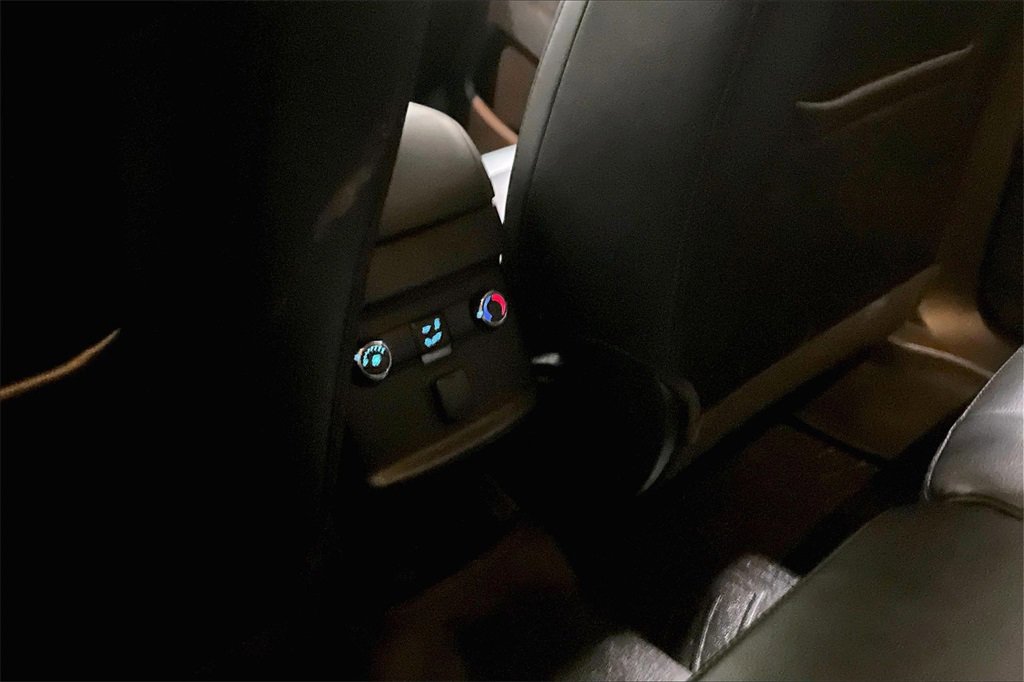 Used 2016 Ford Explorer XLT w/ Equipment Group 202A image 10