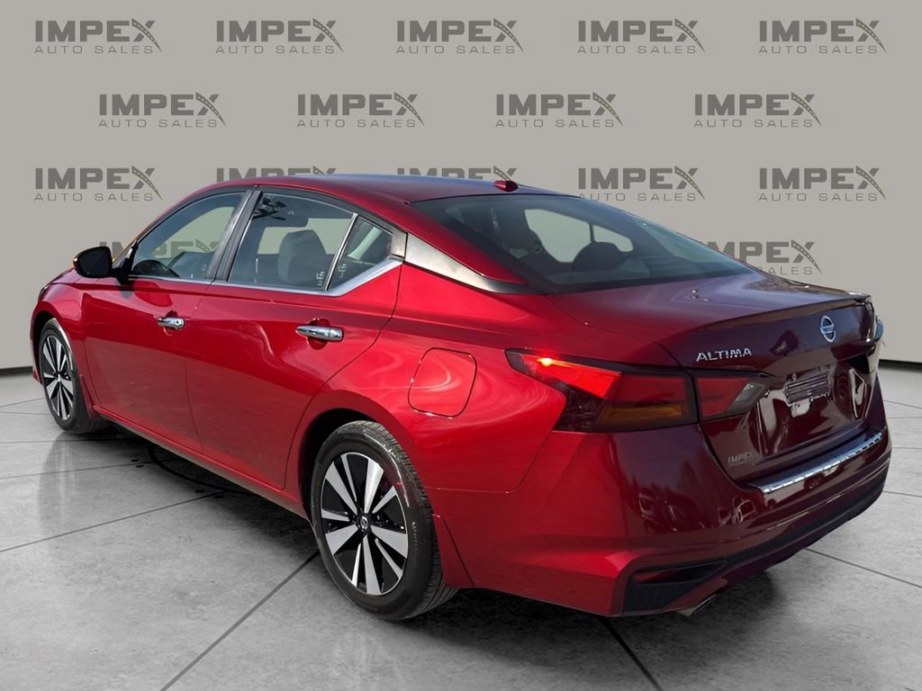 Used 2021 Nissan Altima 2.5 SV w/ SV Premium Package image 3