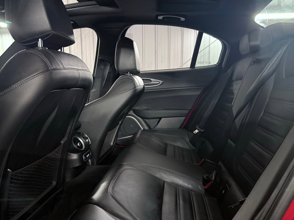 Used 2022 Alfa Romeo Giulia Veloce image 22