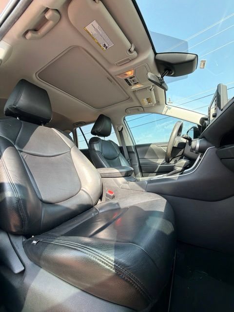 Used 2019 Toyota RAV4 XLE FWD image 14