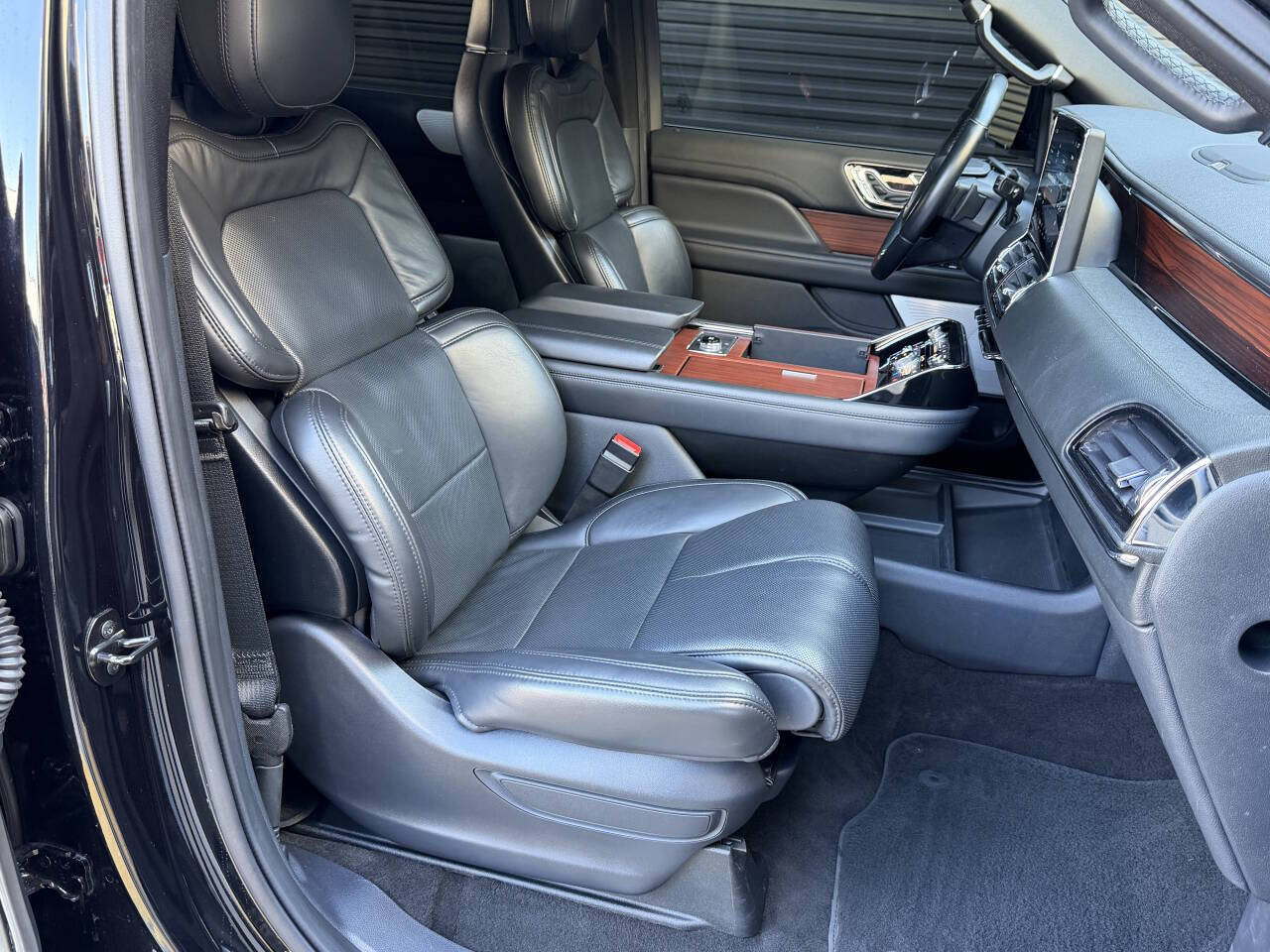 Used 2022 Lincoln Navigator Reserve AWD/4WD image 23