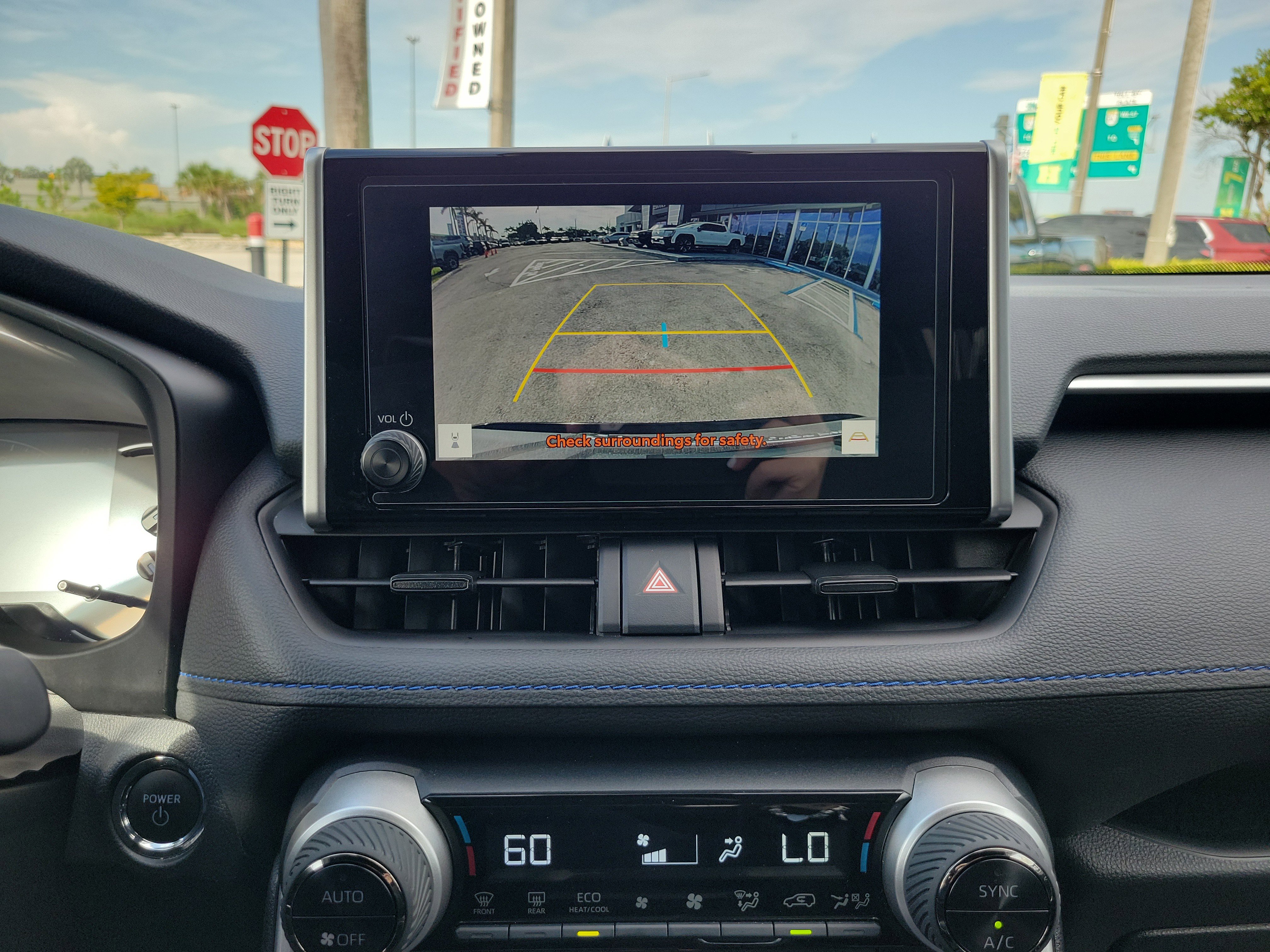 Used 2024 Toyota RAV4 SE image 10