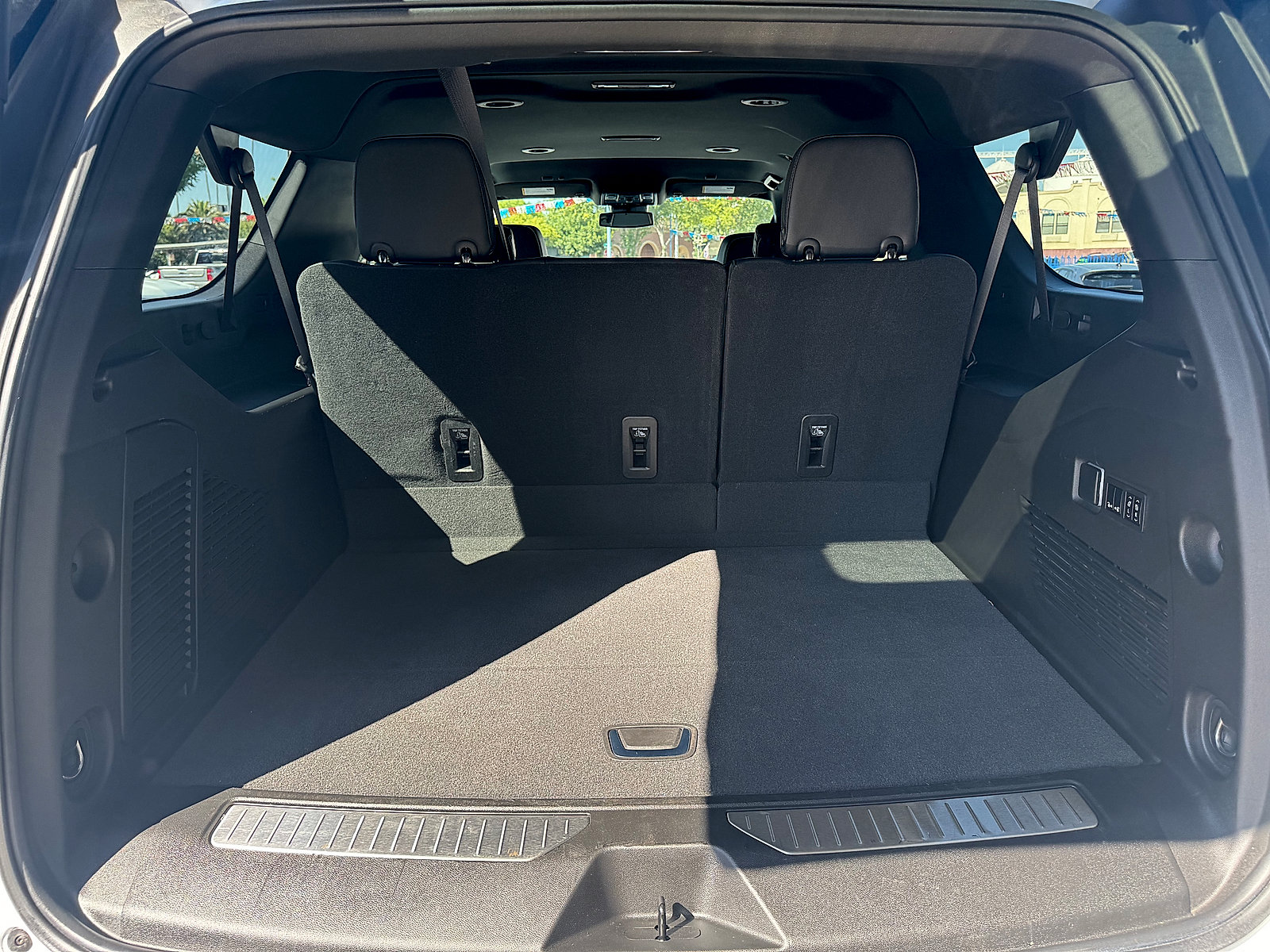 Used 2023 Chevrolet Suburban Premier RWD image 17