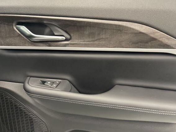 New 2026 Jeep Grand Cherokee Altitude AWD/4WD image 30