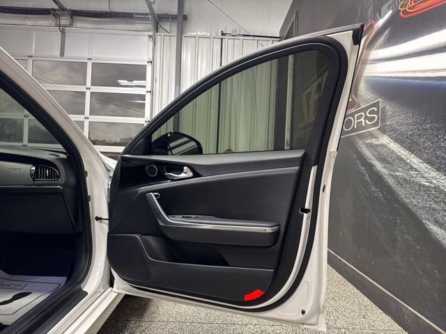 Used 2022 Kia Stinger GT-Line image 27