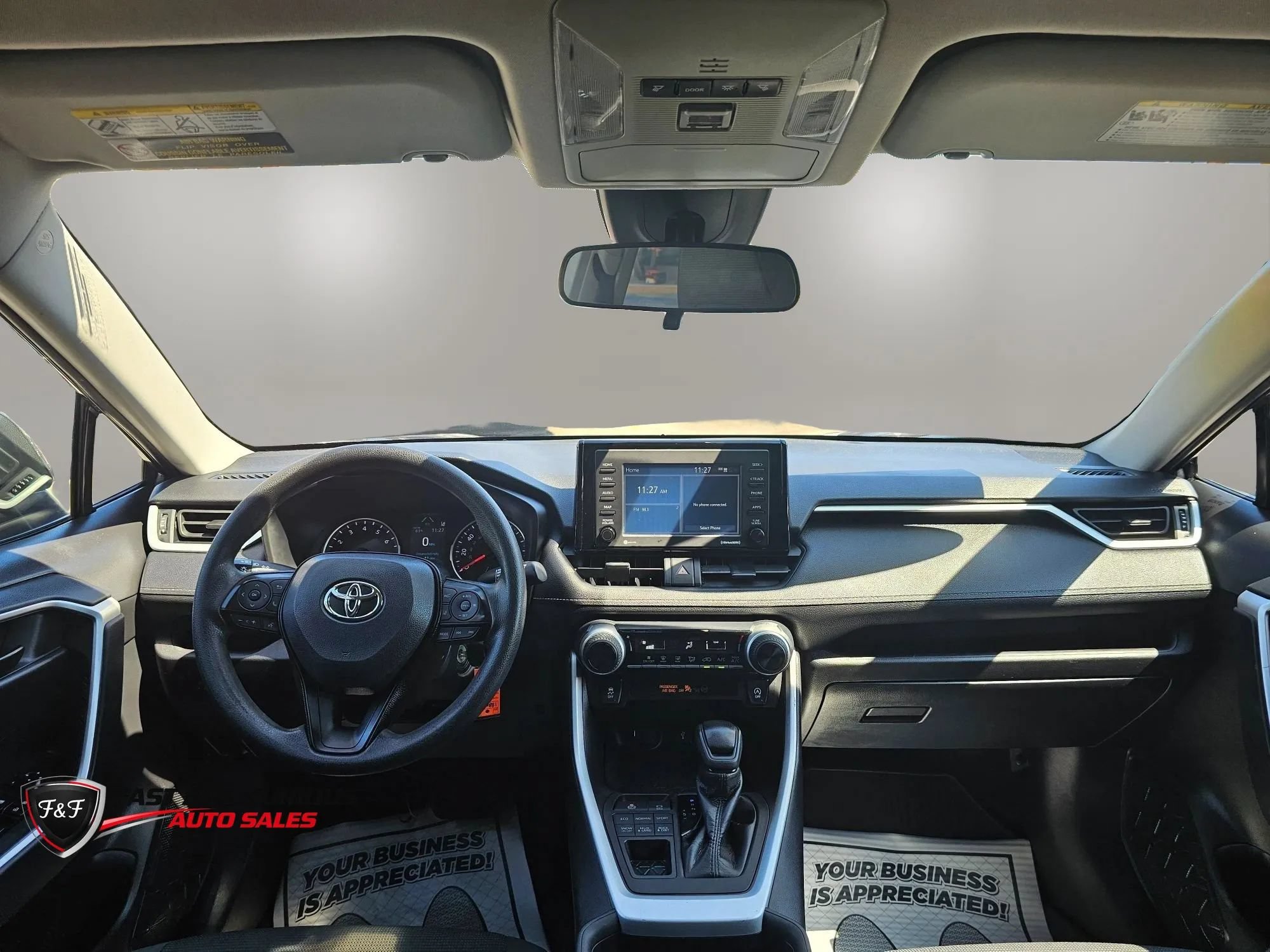 Used 2021 Toyota RAV4 LE AWD/4WD image 10