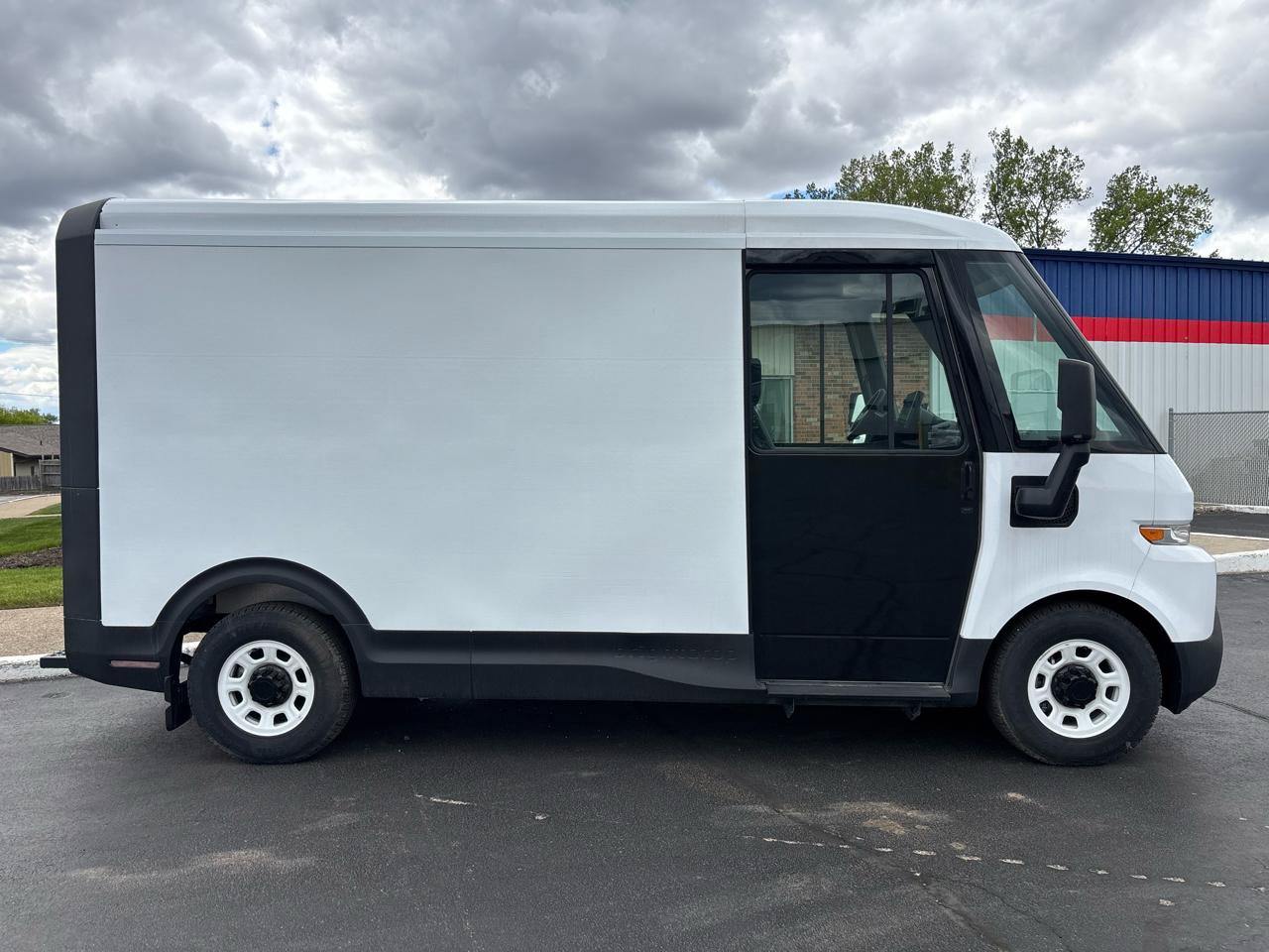 Used 2024 Chevrolet Brightdrop 400 w/ Commercial Equipment Package AWD/4WD image 2