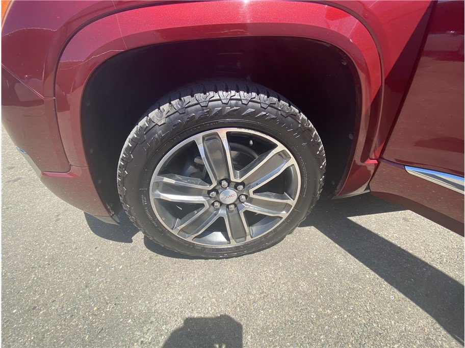 Used 2018 GMC Acadia Denali w/ Technology Package AWD/4WD image 16