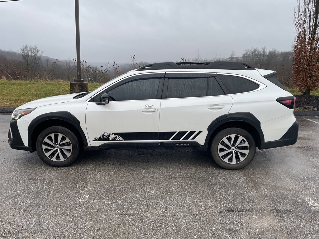 Used 2023 Subaru Outback Premium image 8
