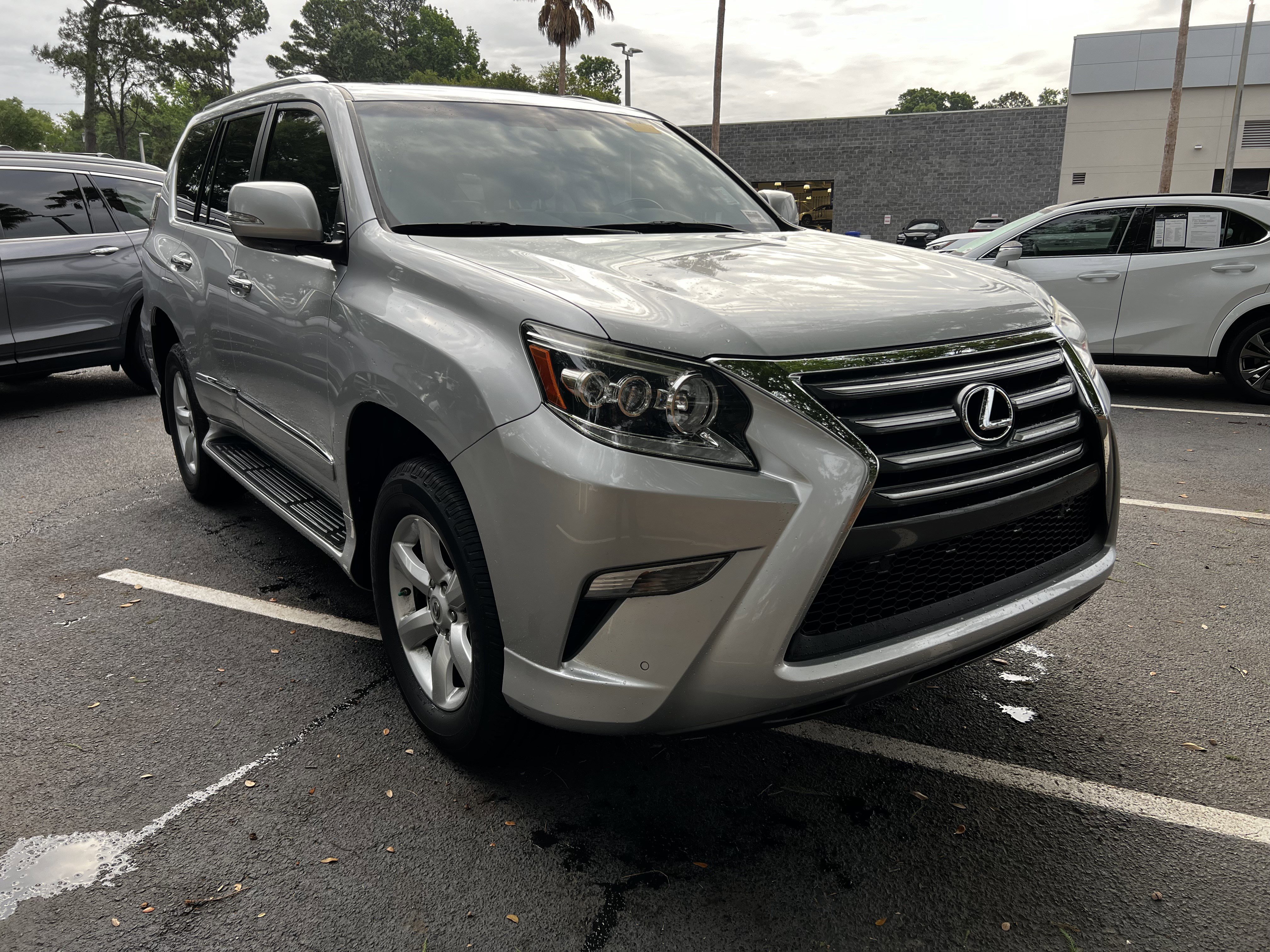 Used 2017 Lexus GX 460 w/ Navigation Package AWD/4WD image 2