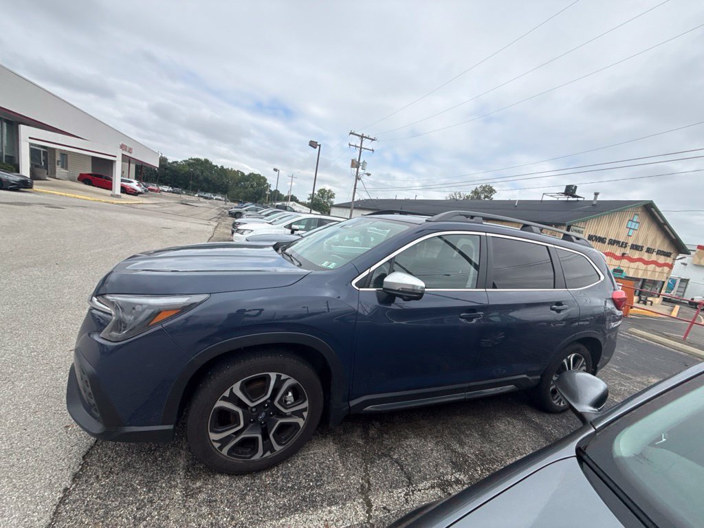 Used 2023 Subaru Ascent Limited w/ Technology Package AWD/4WD image 2