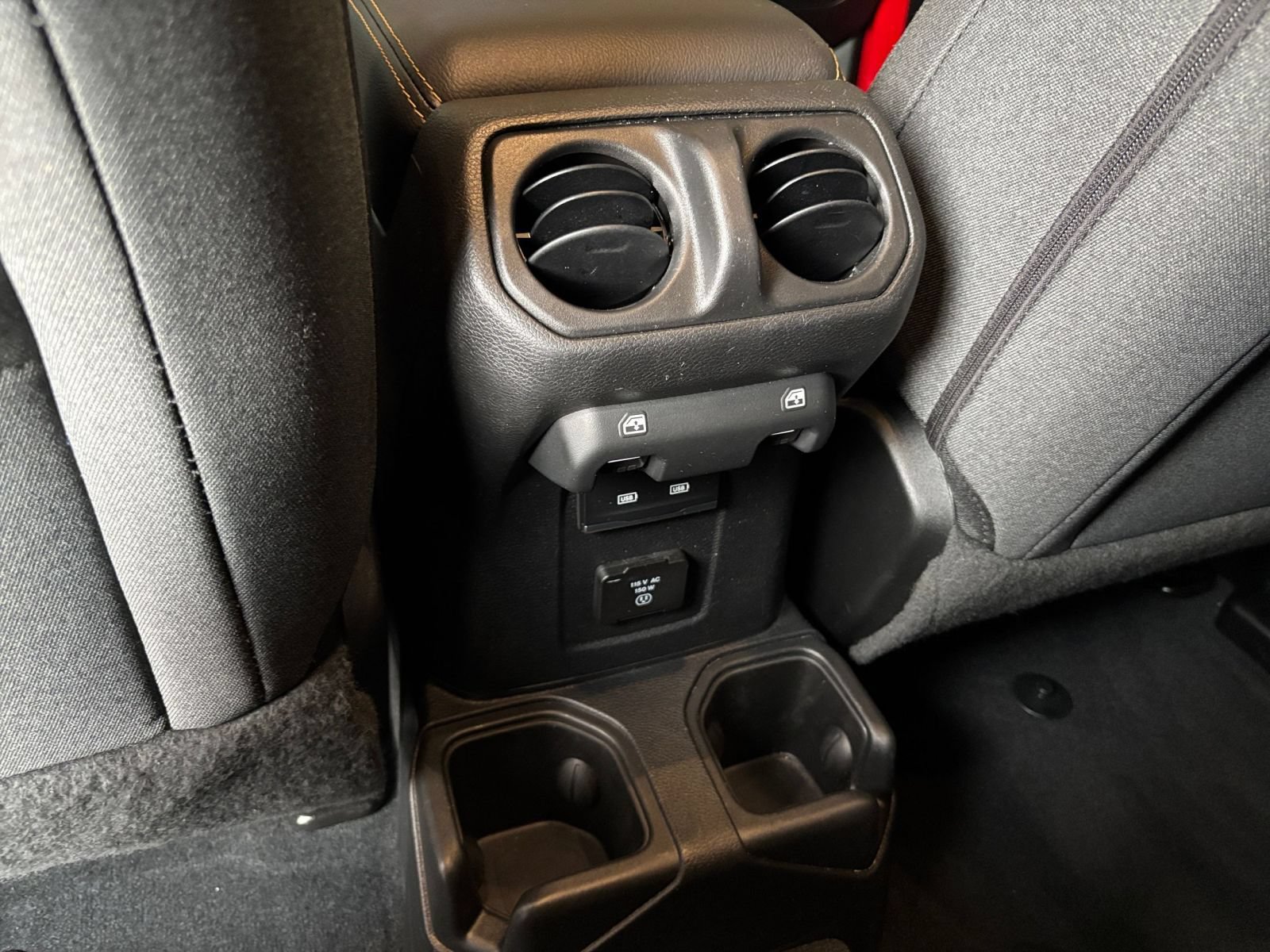 Used 2025 Jeep Wrangler Unlimited Sahara AWD/4WD image 21