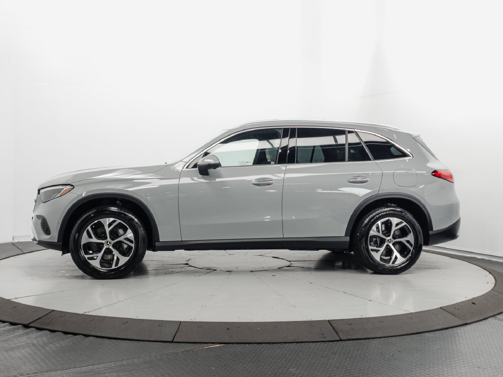 Used 2026 Mercedes-Benz GLC 350e 4MATIC w/ Driver Assistance Package image 4