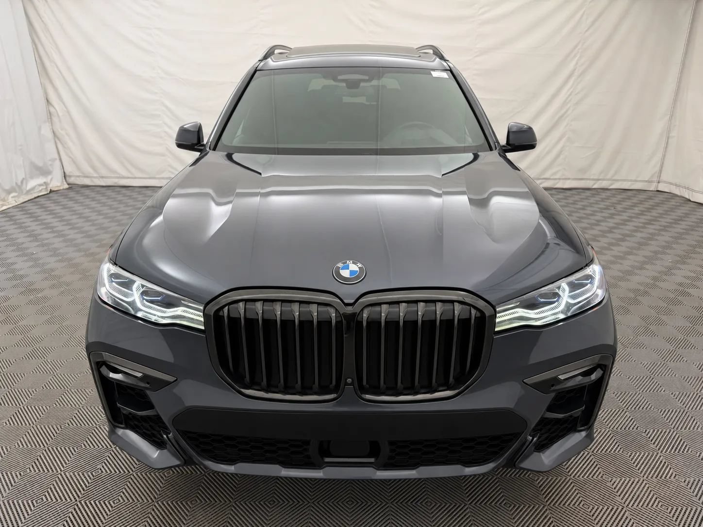Used 2021 BMW X7 M50i w/ Dynamic Handling Package AWD/4WD image 3