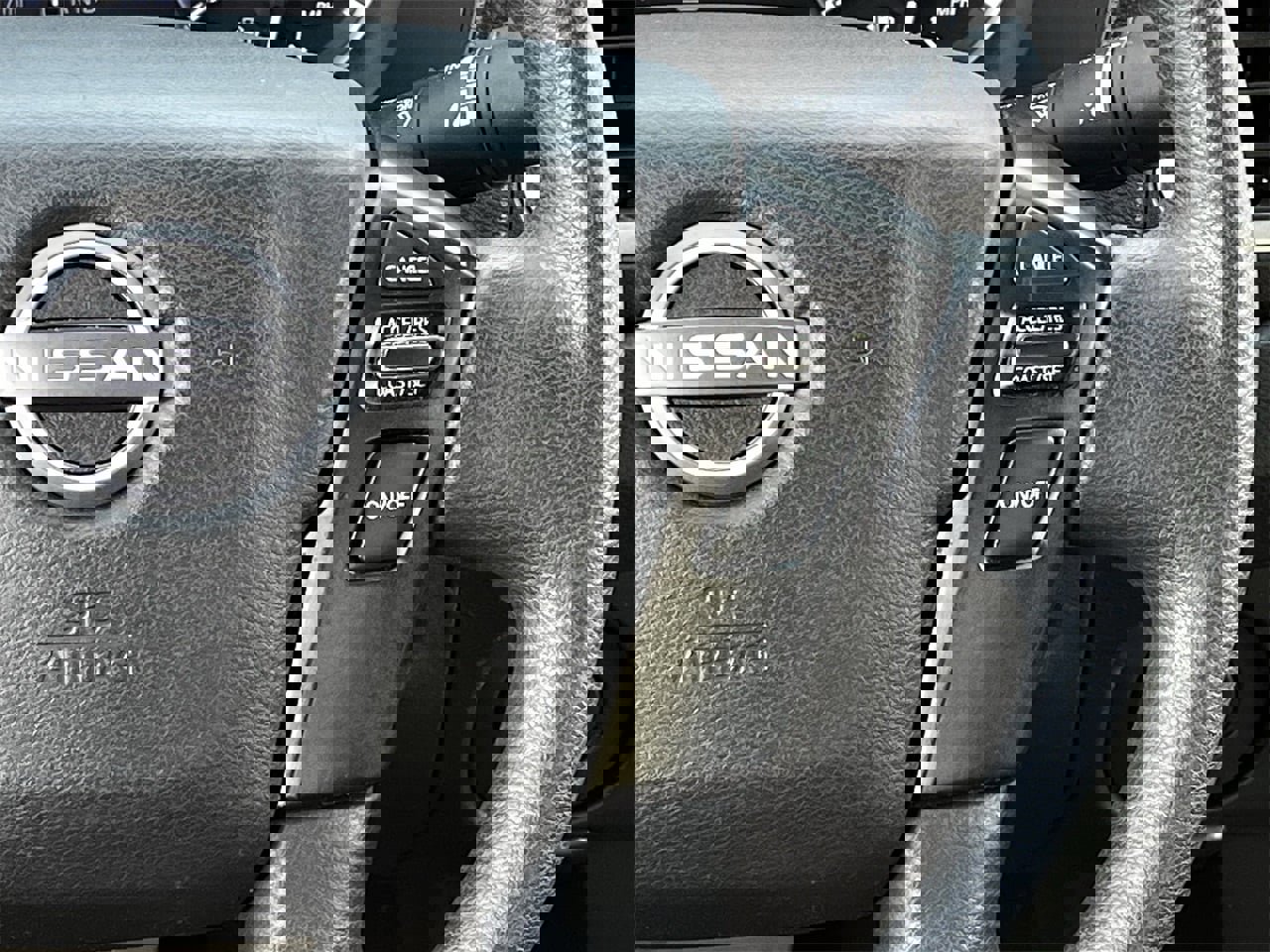 Used 2023 Nissan Frontier SV image 14