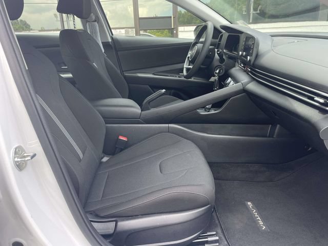 Certified 2024 Hyundai Elantra SE FWD image 8