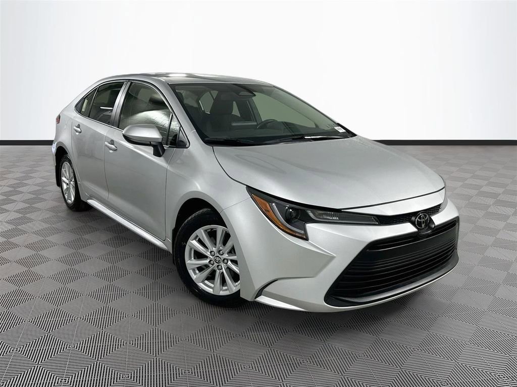 Used 2023 Toyota Corolla LE w/ LE Convenience Package image 1