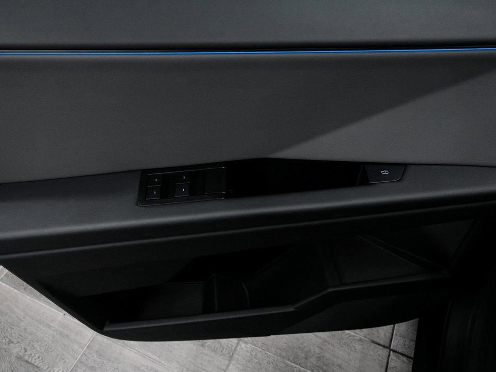 Used 2024 Tesla Cybertruck AWD Crew Cab image 12