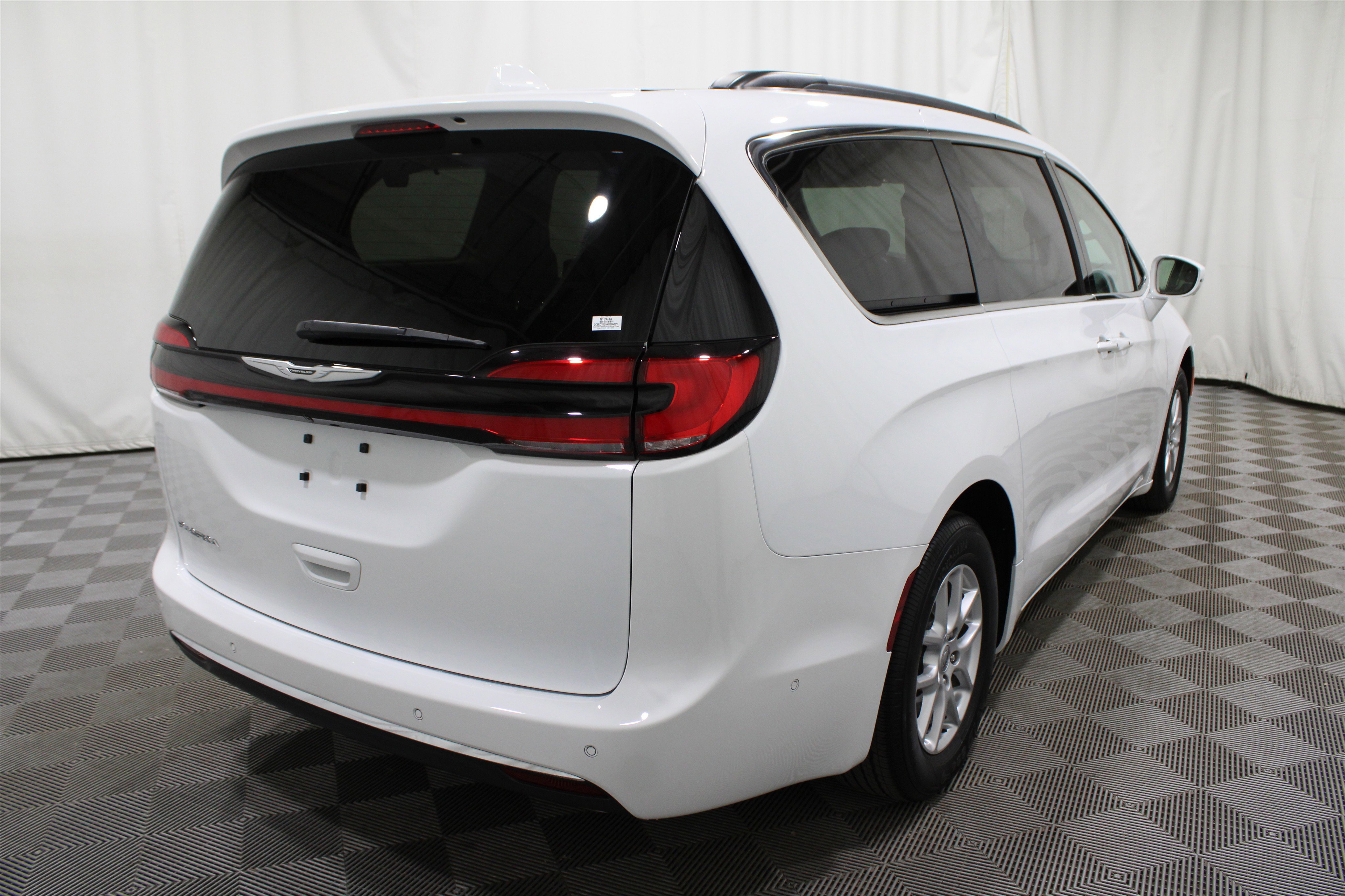 Used 2022 Chrysler Pacifica Touring-L image 34