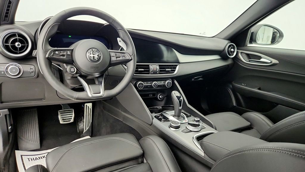 Used 2025 Alfa Romeo Giulia AWD w/ Veloce Package AWD image 13
