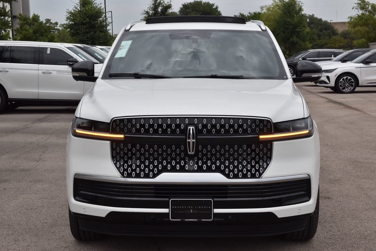 New 2026 Lincoln Navigator Reserve AWD/4WD image 2