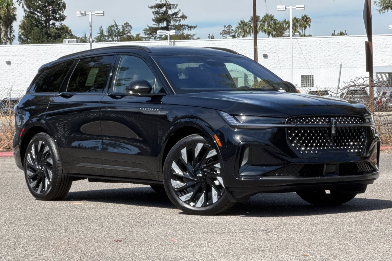 New 2026 Lincoln Nautilus Reserve AWD/4WD image 2