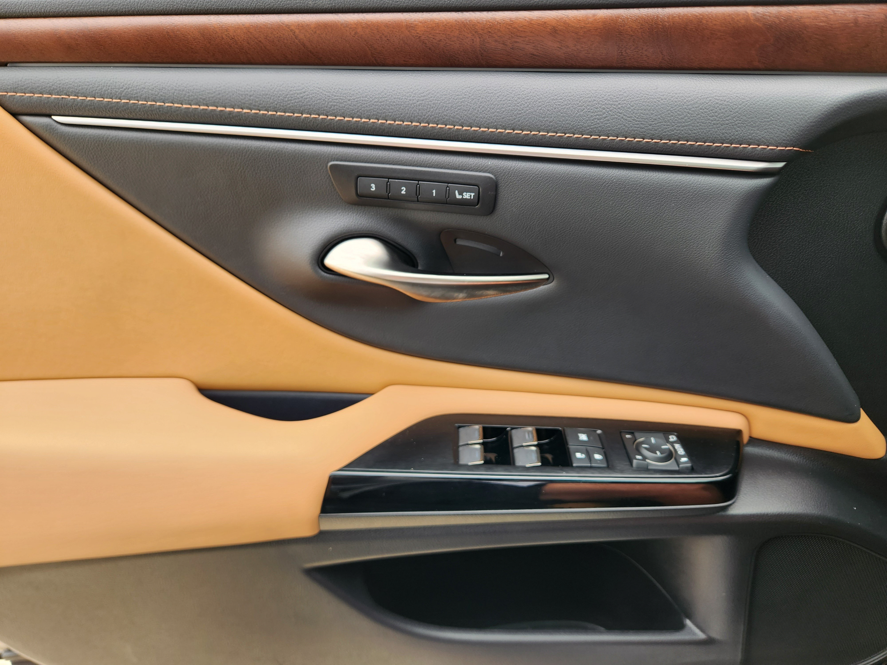 Certified 2025 Lexus ES 350 w/ Premium Package FWD image 19