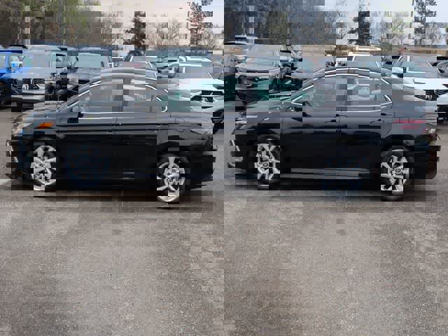 Used 2024 Toyota Camry LE image 5