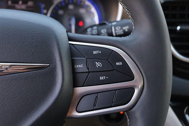 Used 2023 Chrysler Voyager LX image 15